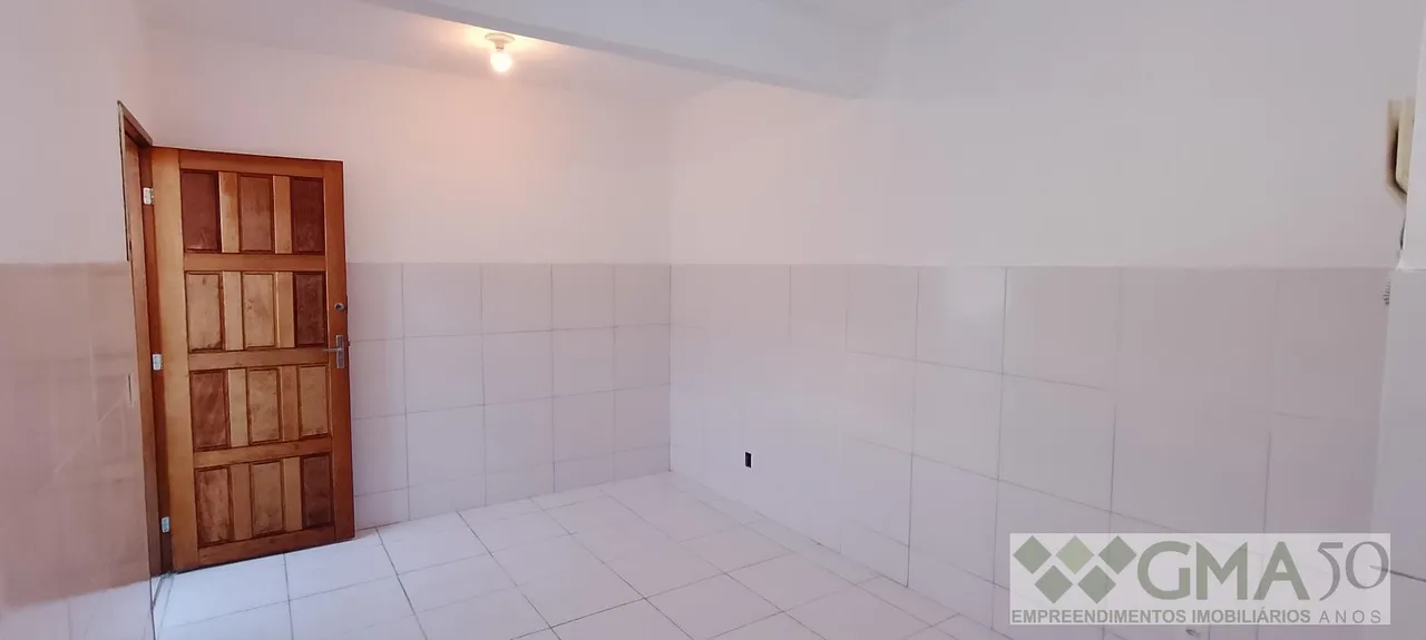 Unfurnished studio kitnet with 1 bathroom and laundry area — photo 3