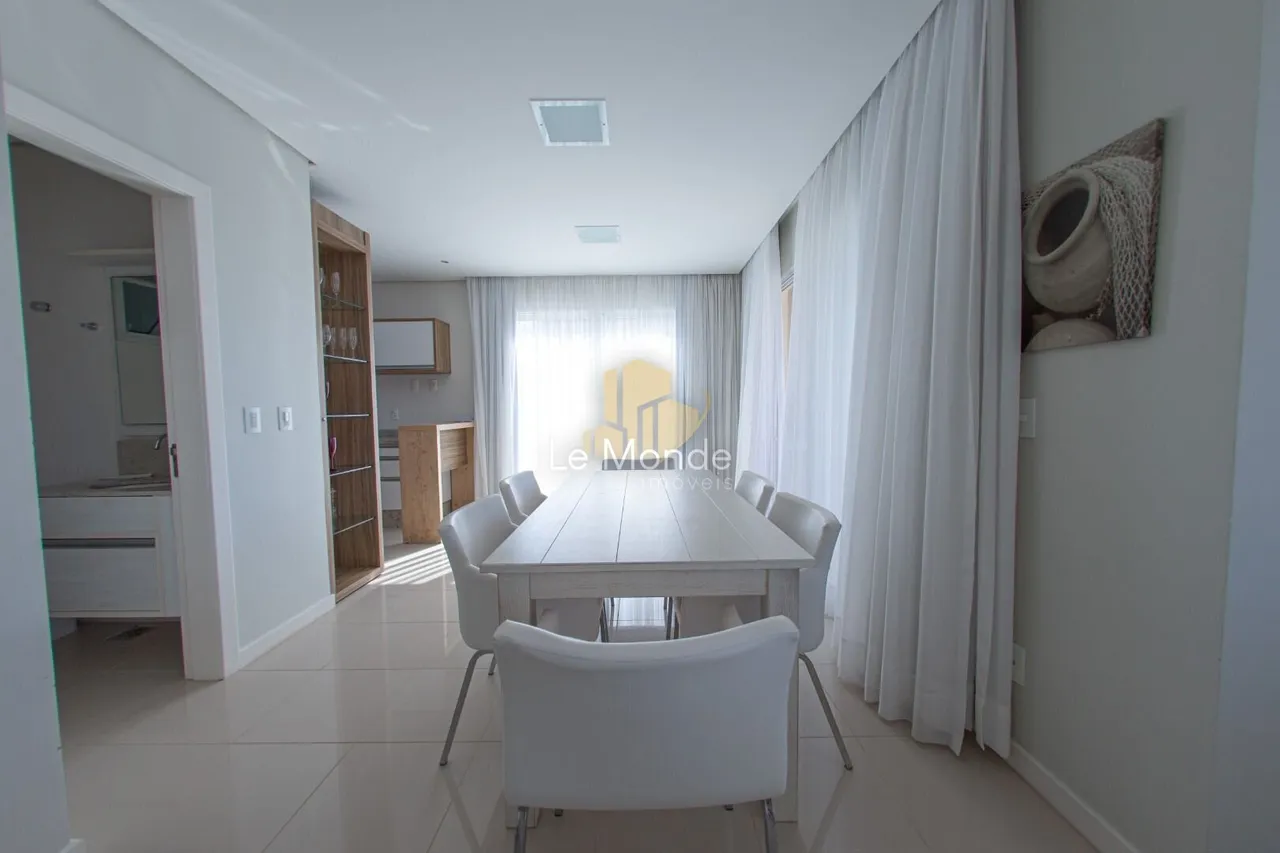 Dúplex con 4 dormitorios y 382 m², cocina amueblada — photo 16