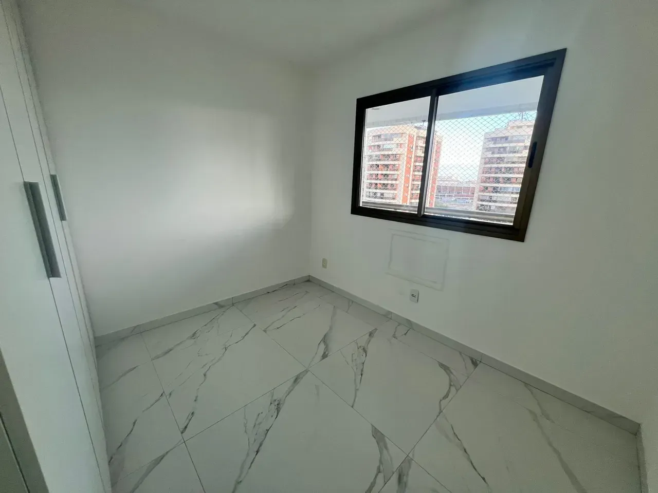3-bedroom apartment with a separate closed kitchen and 2 baths — photo 3