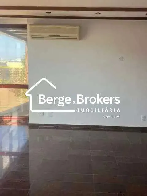 Triplex penthouse with 4 bedrooms and 5 bathrooms — photo 22