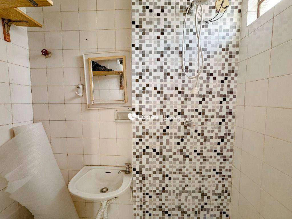 Unfurnished 2-bedroom apartment with a balcony — photo 25