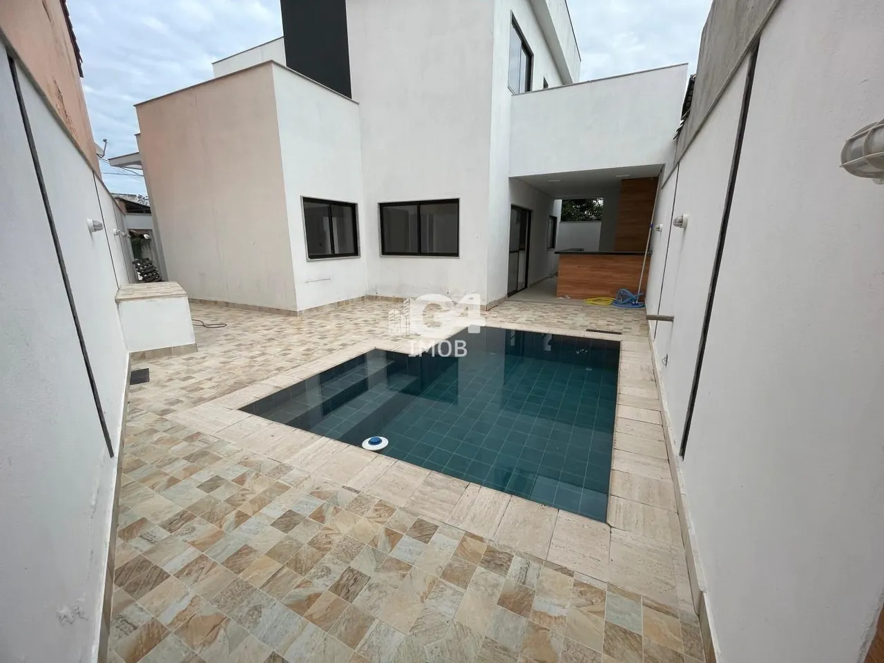 Rental house with 3 bedrooms and 5 bathrooms — photo 8