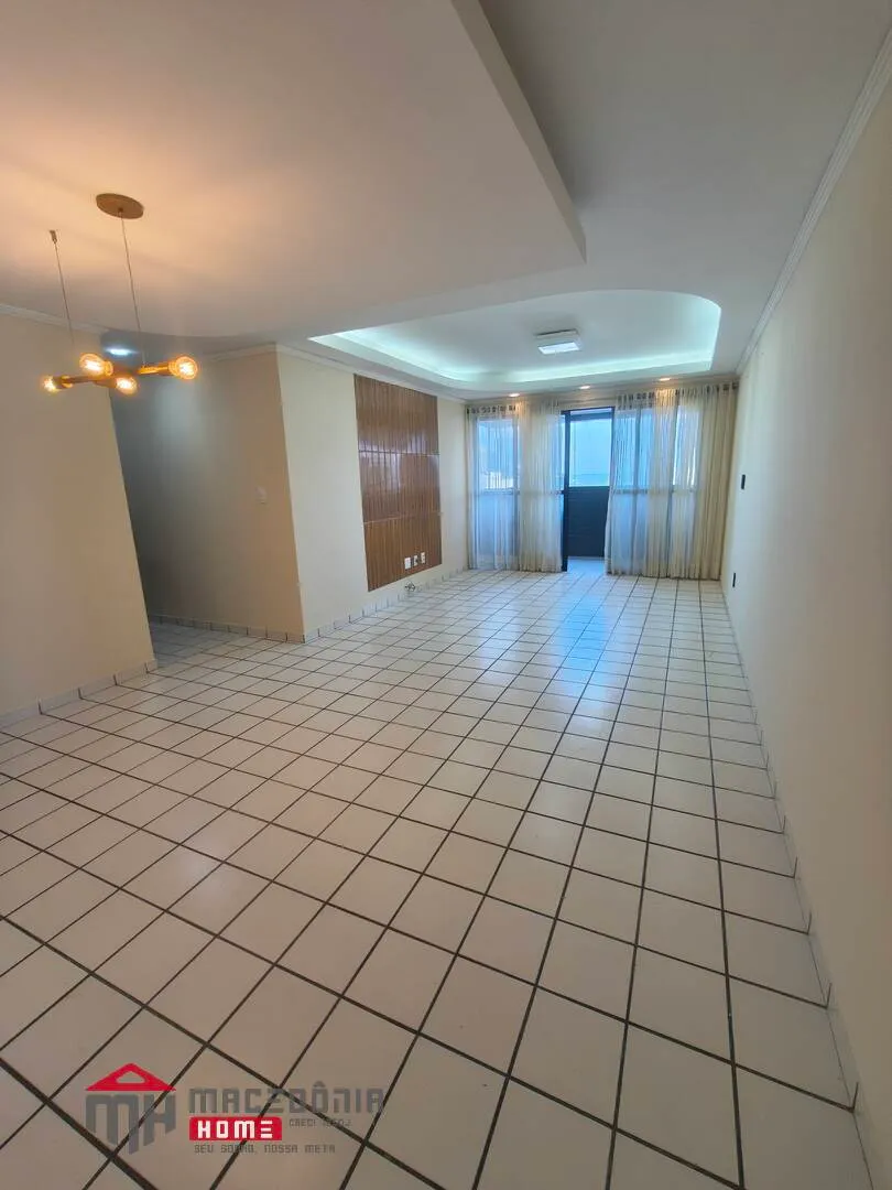 125 m² apartment with a glassed-in balcony