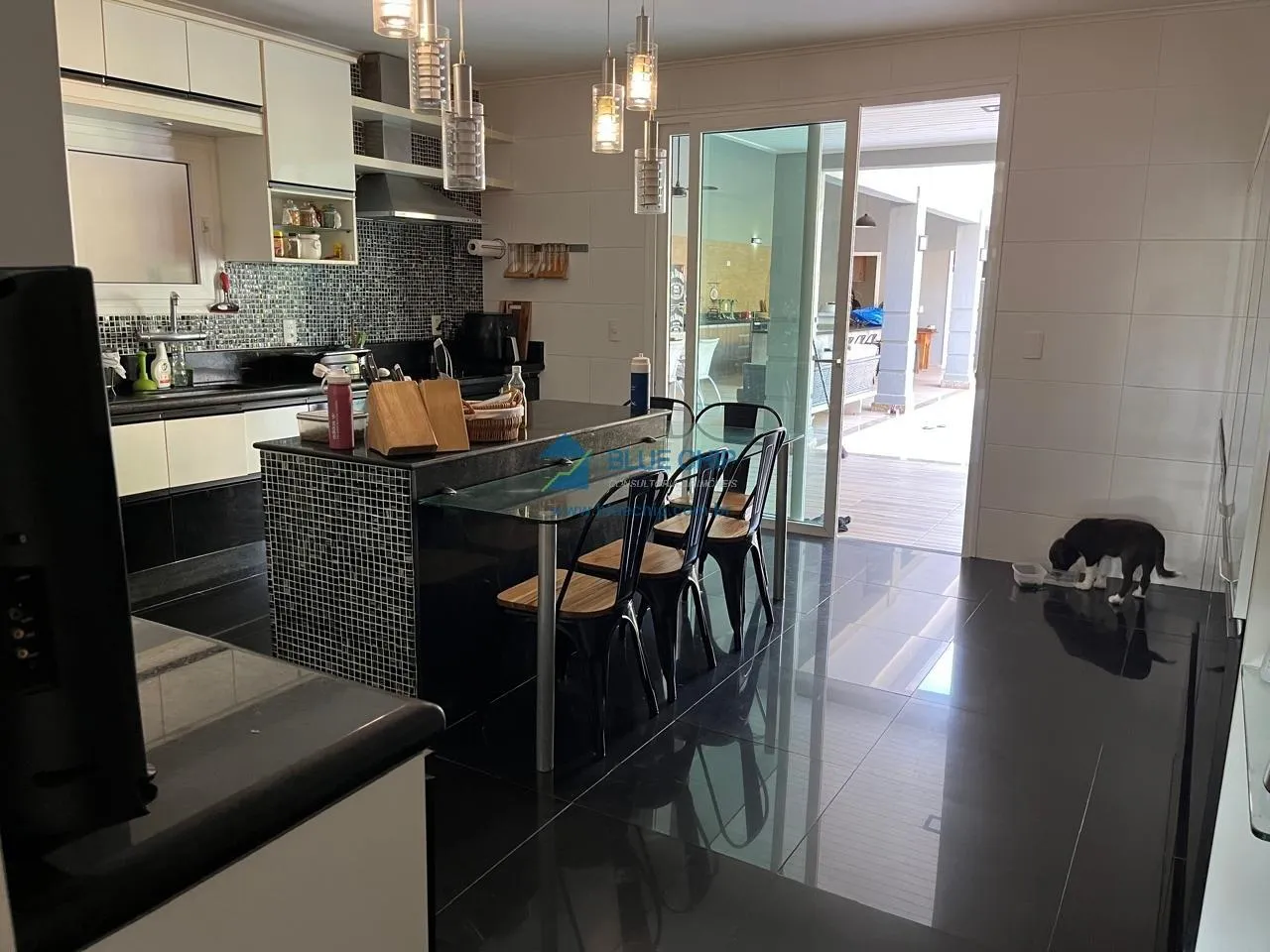 Casa mobiliada com cozinha integrada e fogão a gás — photo 8