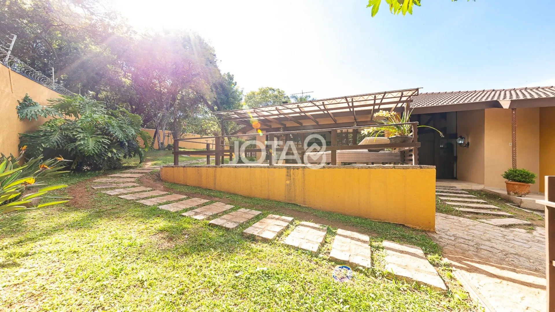 Casa com 4 suítes e cozinha com fogão a gás — photo 24