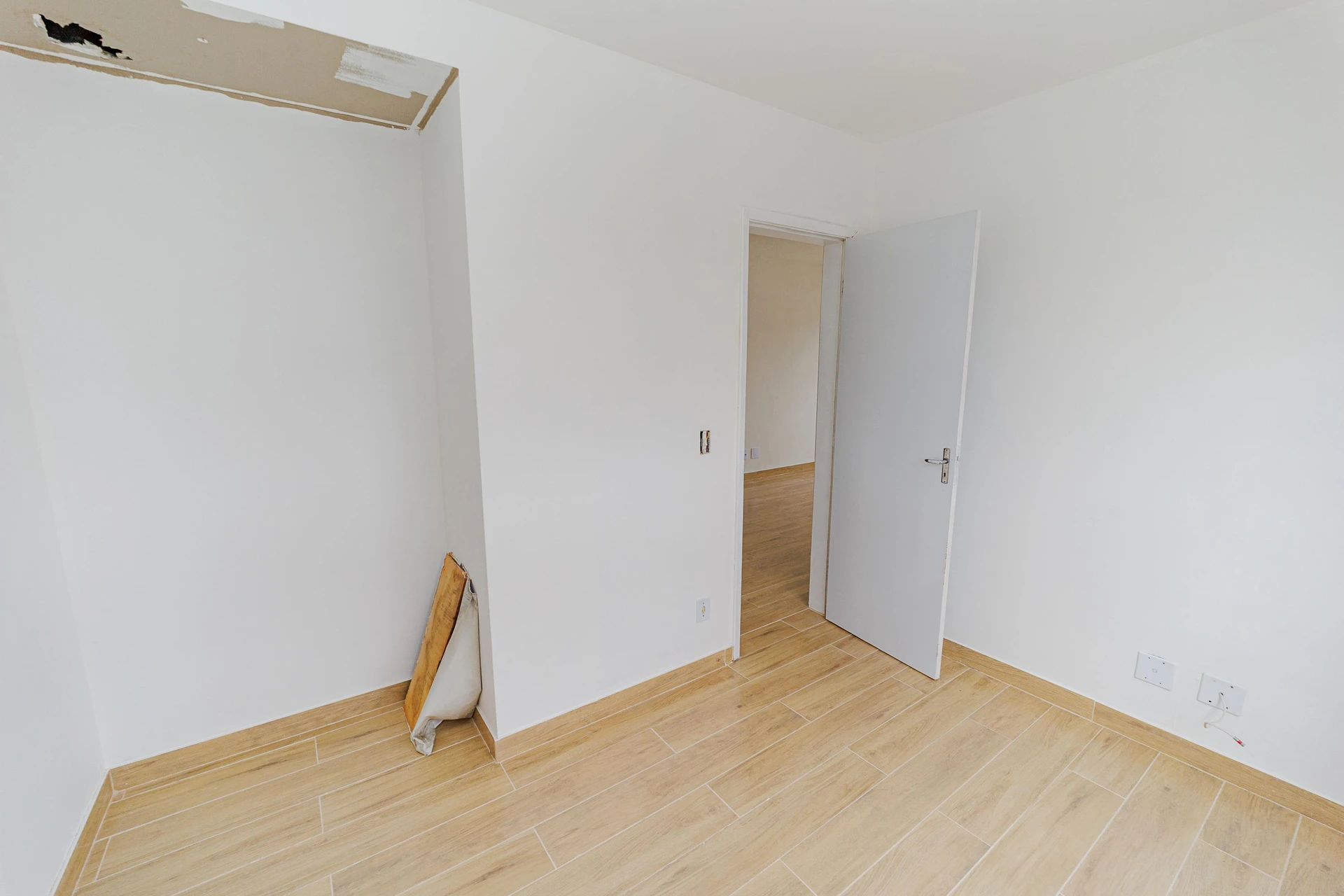 Apartment, 53 m², with wood or laminate floors — photo 25