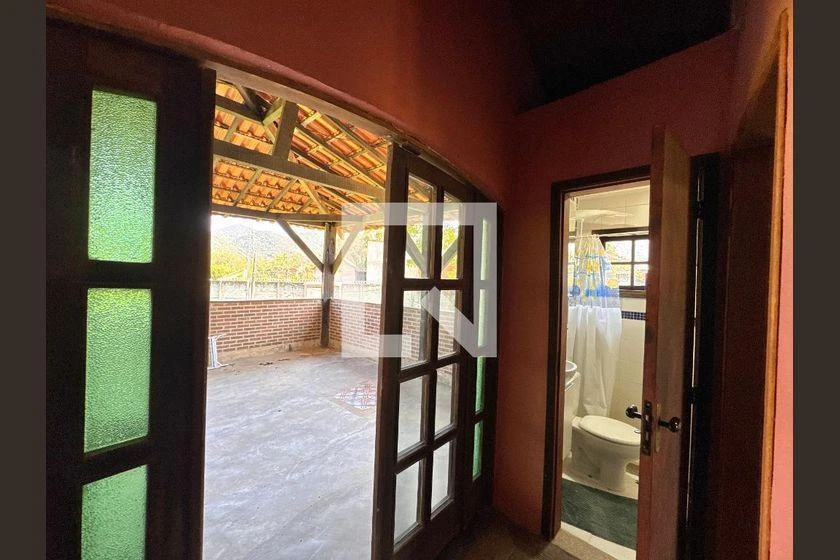Casa de 4 dormitorios y 3 baños, 490 m² en total — photo 41