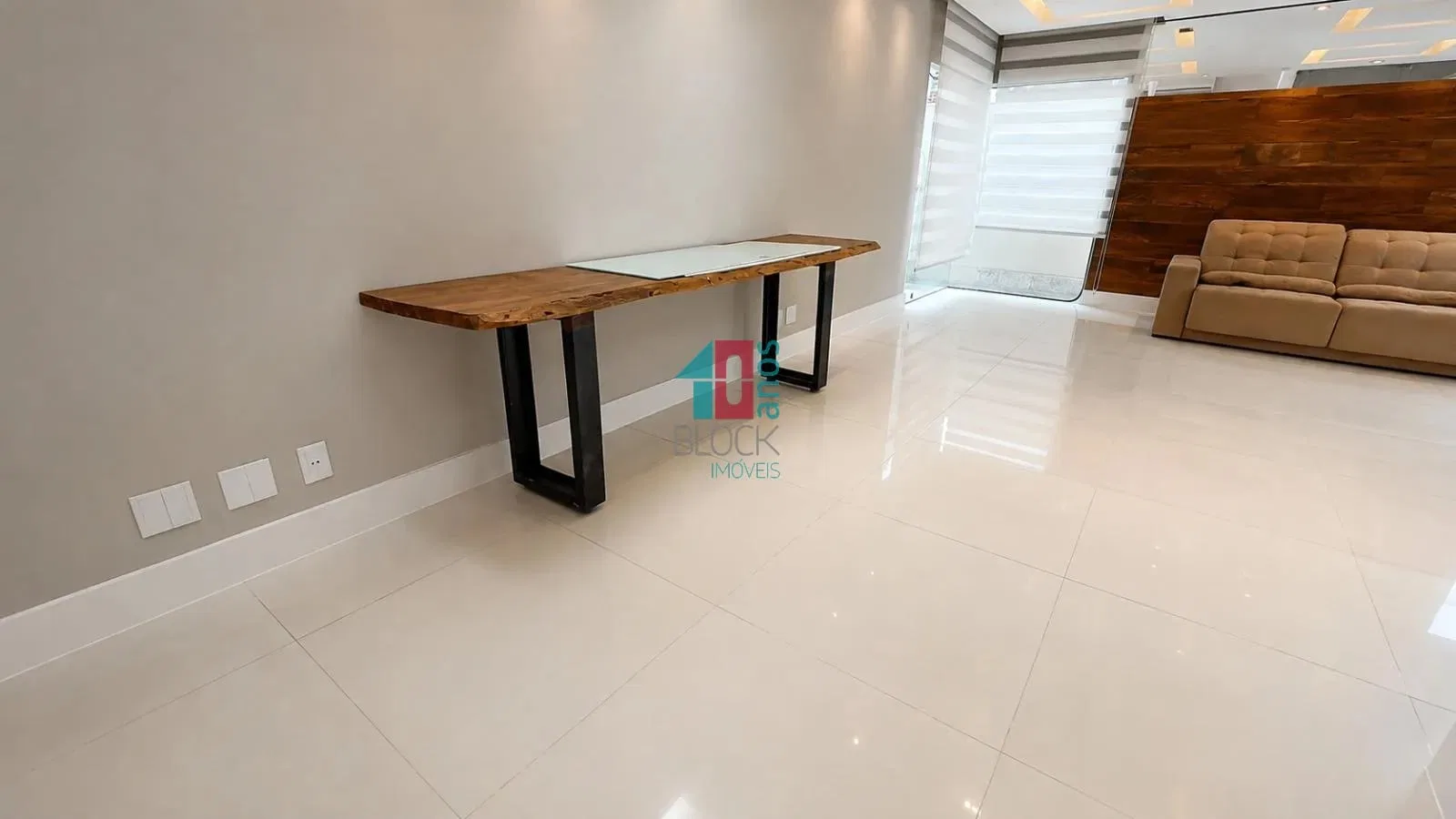 Casa triplex com 4 quartos e 3 suítes e cozinha fechada — photo 26