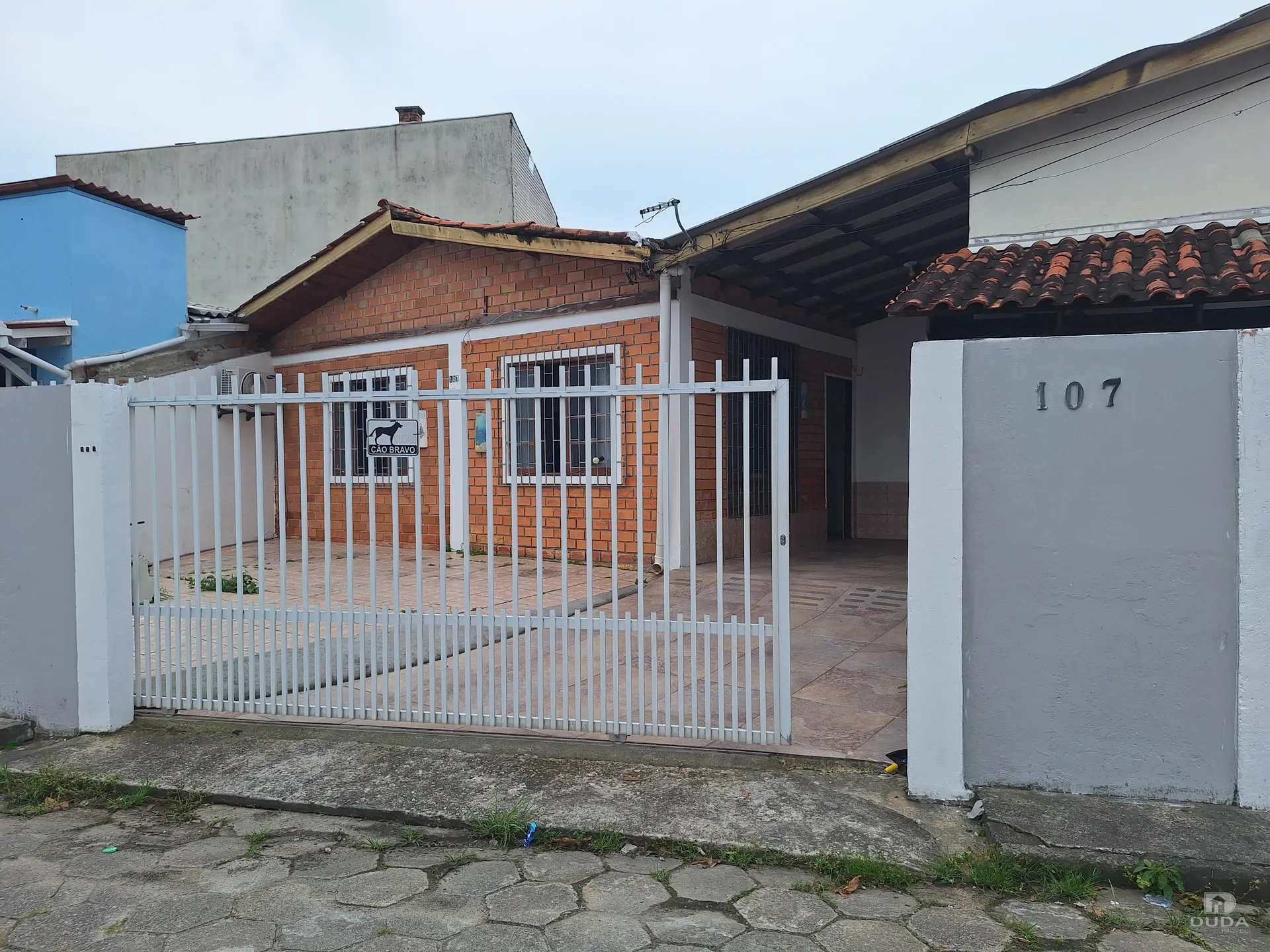Furnished house with a separate kitchen and gas stove