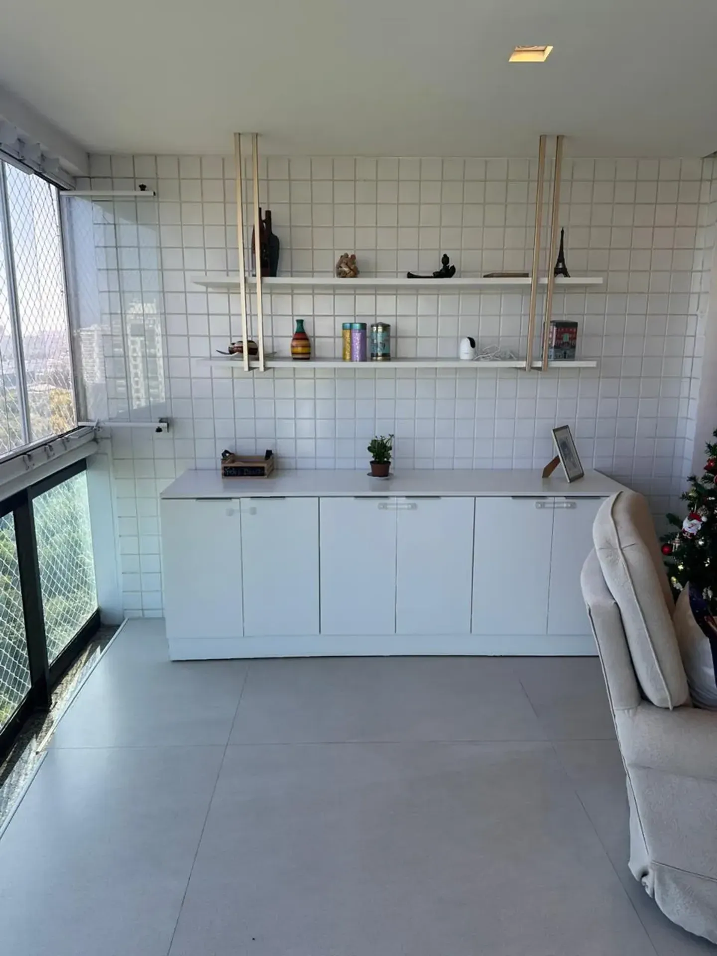 Apartment with balcony and built-in grill — photo 26