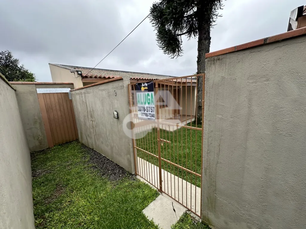 2-bedroom house with wood or laminate floors in Curitiba — photo 16