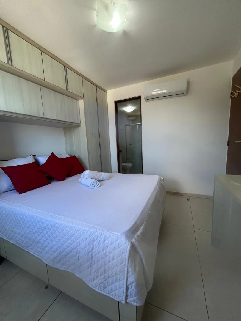 1-bedroom apartment with open-plan kitchen and water views — photo 3