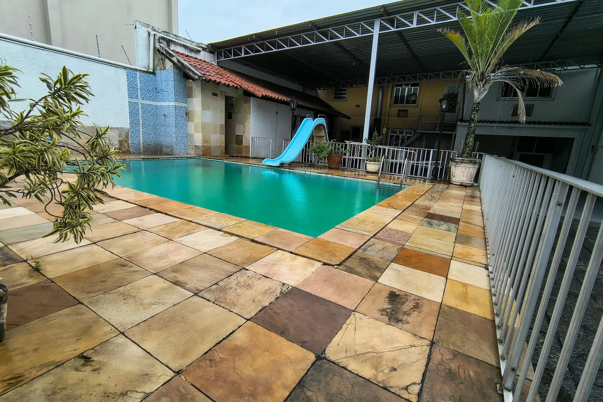 Jacuzzi y 3 dormitorios: casa de 742 m² — photo 4