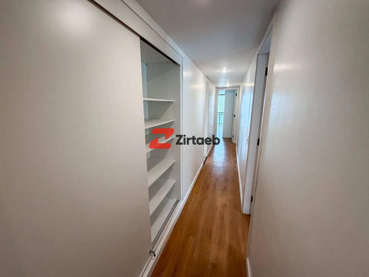 4-bedroom apartment with a walk-in closet in Rio de Janeiro — photo 35