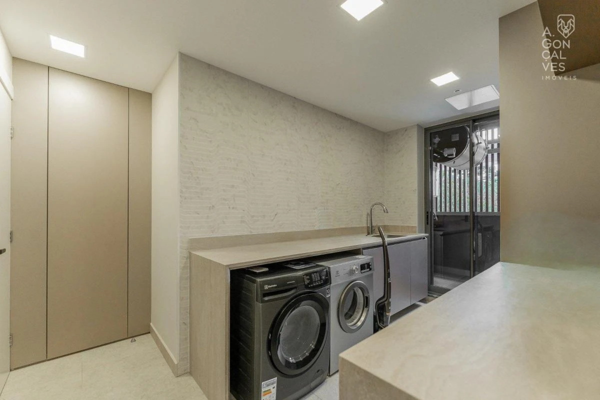 Furnished apartment with 3 en-suite bedrooms and 4 parking — photo 7