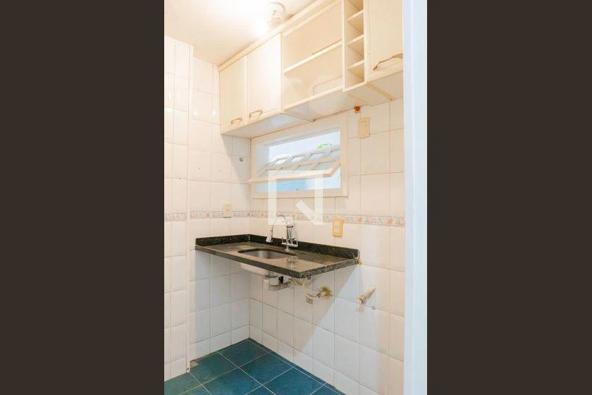 One-bedroom apartment with wood or laminate floors — photo 21