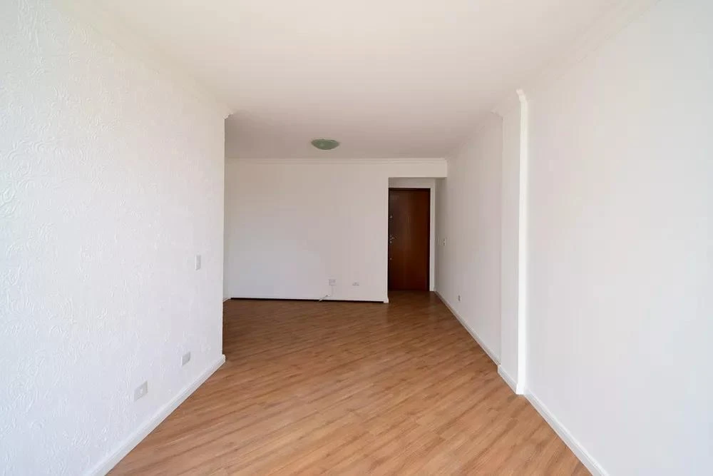 3-bedroom apartment with a bathtub in Curitiba — photo 17