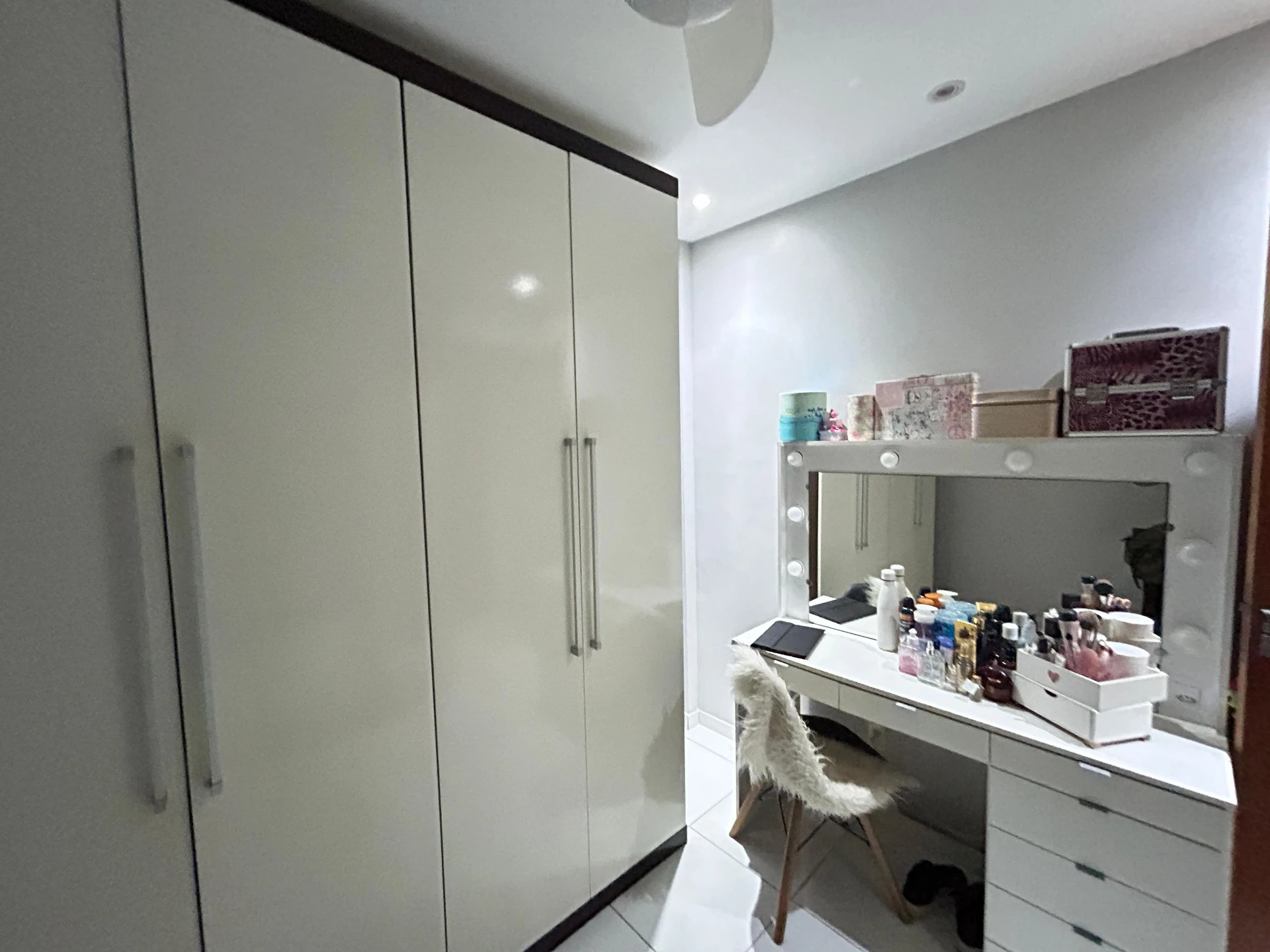 Furnished house with 3 bedrooms and a gas stove kitchen — photo 4