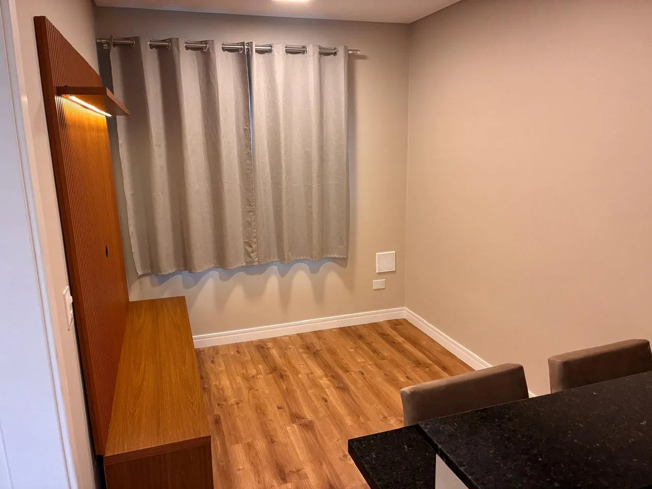 Departamento con piso de madera o laminado en Curitiba — photo 9