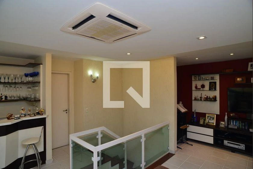 3-bedroom apartment in a building with a gym — photo 2