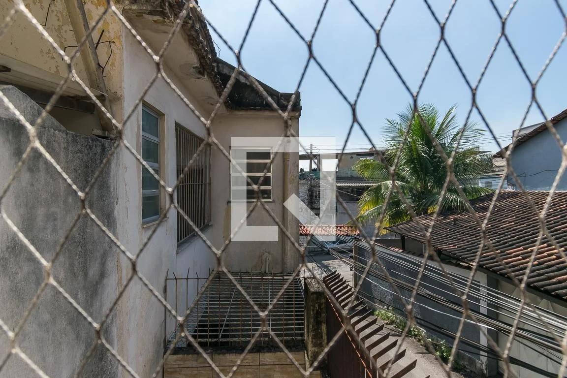 Balcony with a grill in a 3-bedroom apartment, 80 m² — photo 53