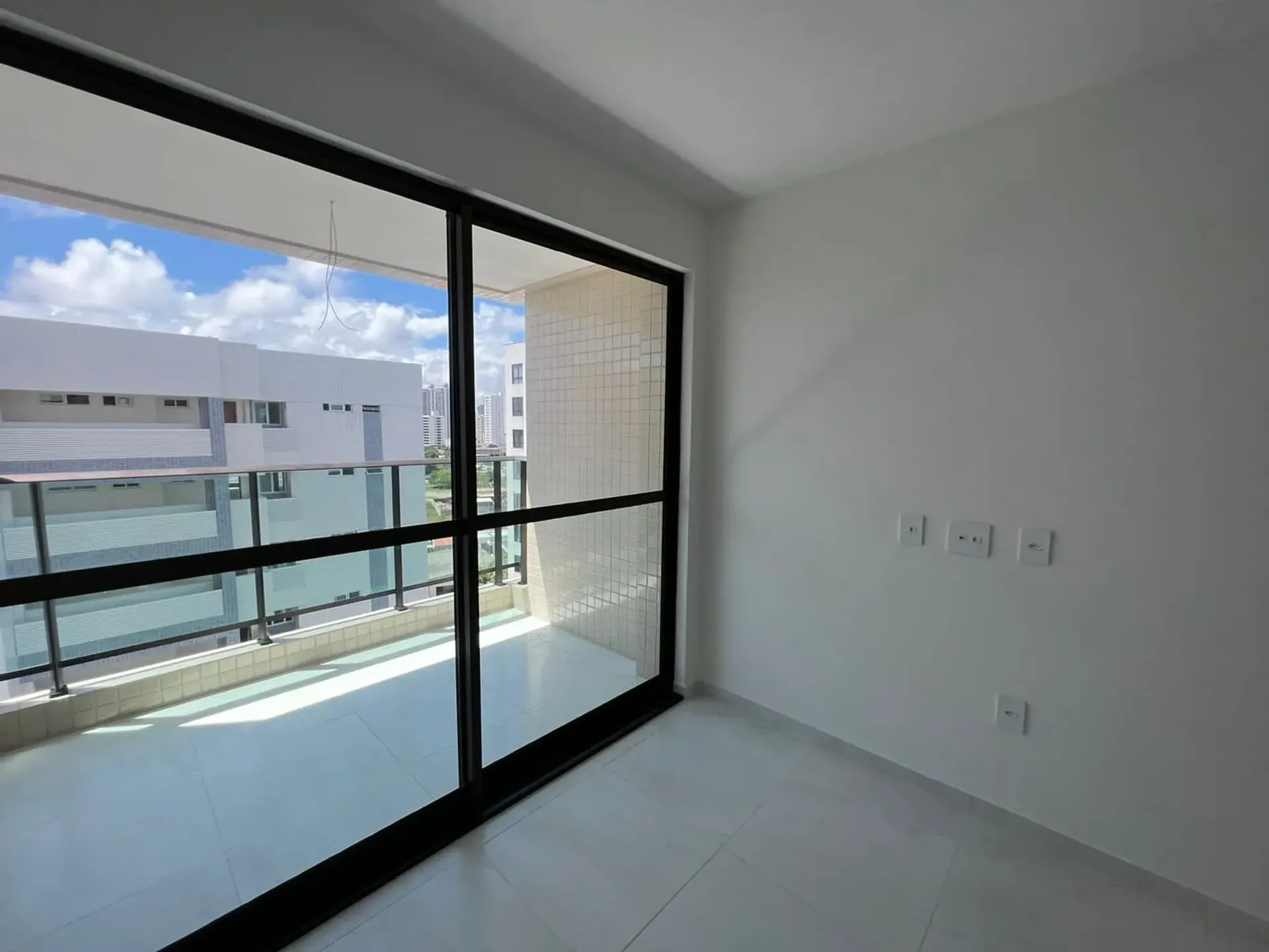 3-bedroom apartment in a building with a coworking space — photo 6