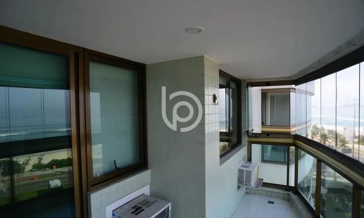 Furnished 1-bedroom apartment with glass-enclosed balcony — photo 16