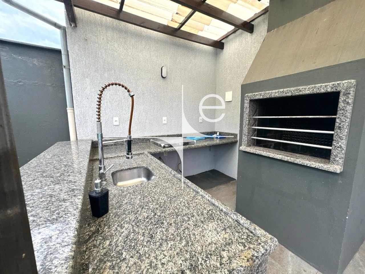 3-bedroom house with a grill on the balcony — photo 39