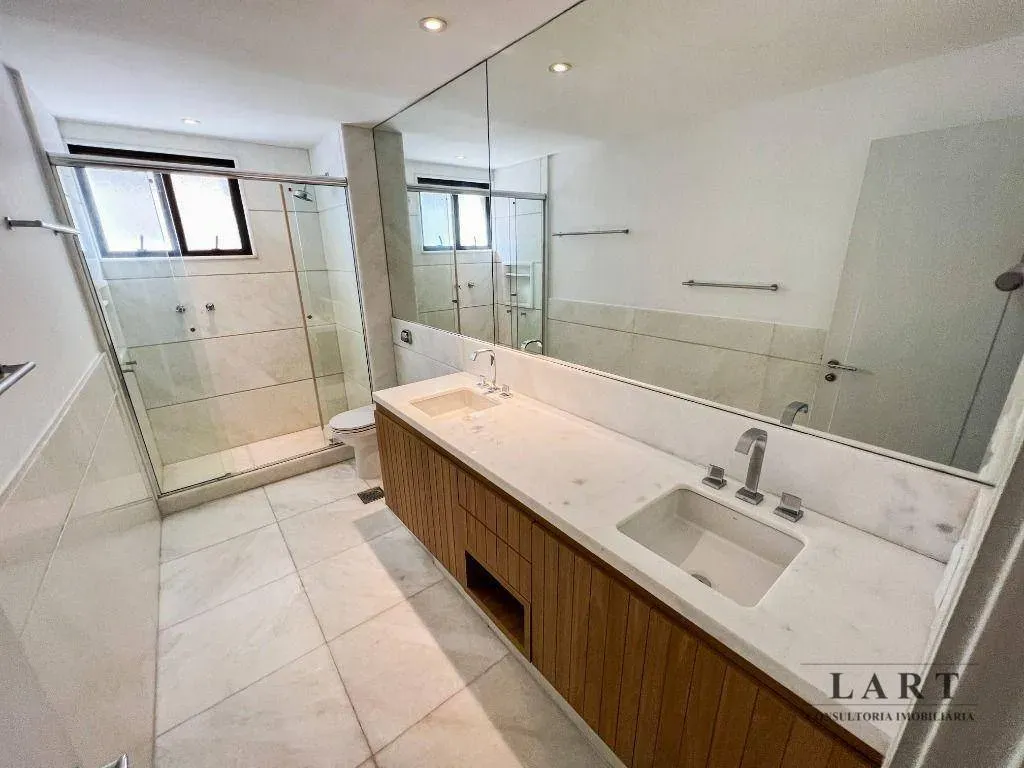Apartamento com 3 dormitórios e 264 m² com 3 vagas — photo 25