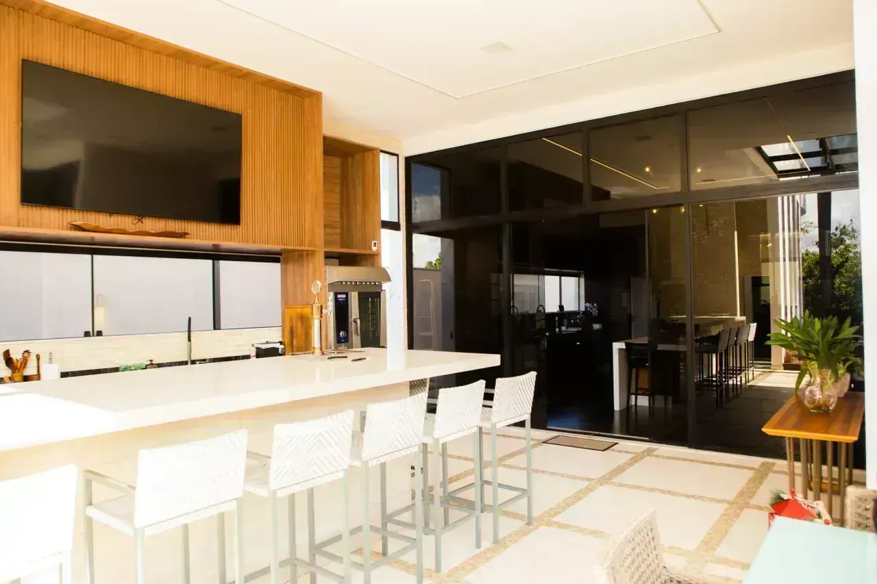Casa triplex mobiliada com 5 suítes e 1.200 m² — photo 2