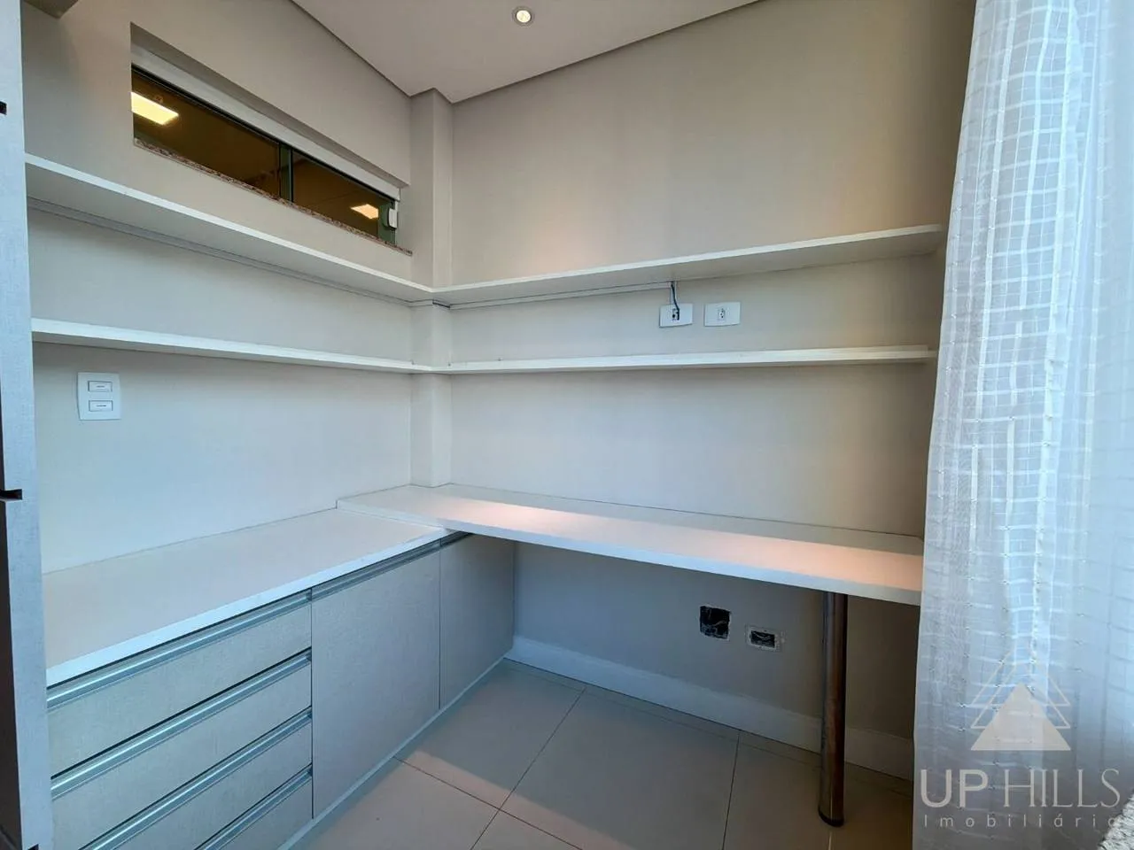 Casa com 3 suítes e cozinha aberta com fogão a gás — photo 45