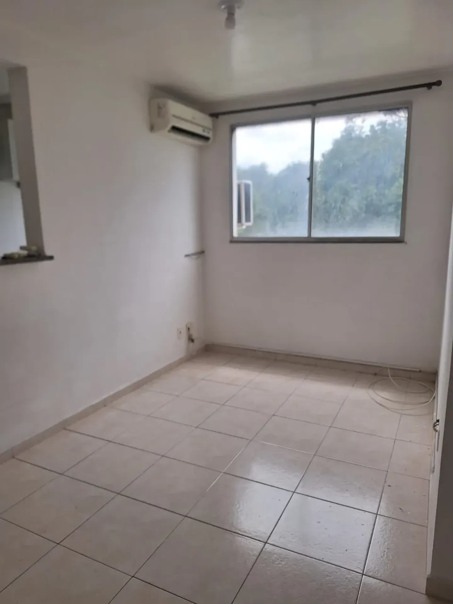 Unfurnished apartment with 2 bedrooms and 1 bathroom — photo 48