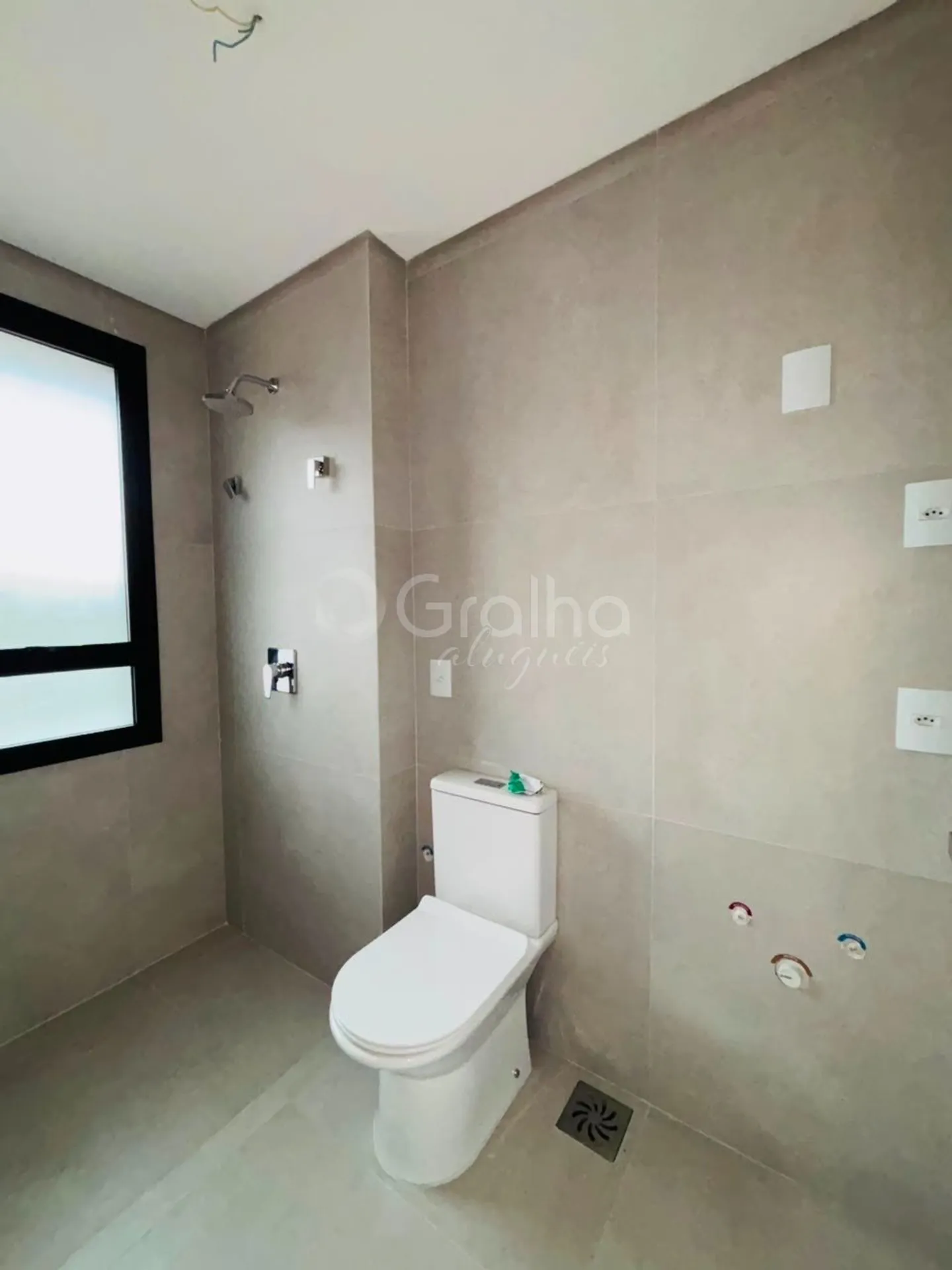 Furnished 2 en-suite apartment with 155 m² — photo 17