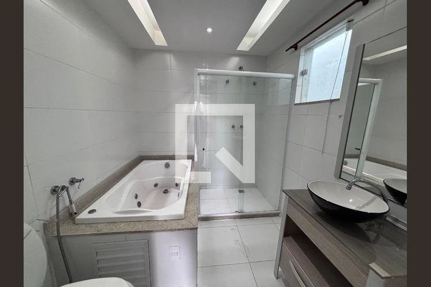 House with 4 en-suite bedrooms, 329 m² and 3 parking — photo 31