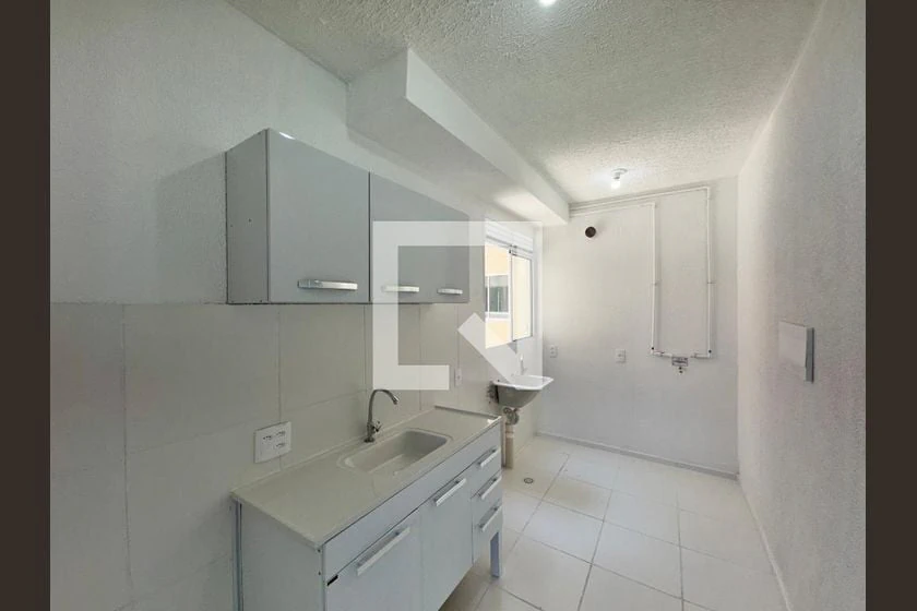 2-bedroom apartment with a glass shower enclosure — photo 13
