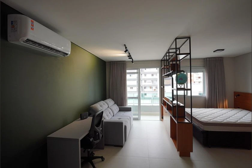 Studio with 1 bedroom and 1 bathroom, includes parking