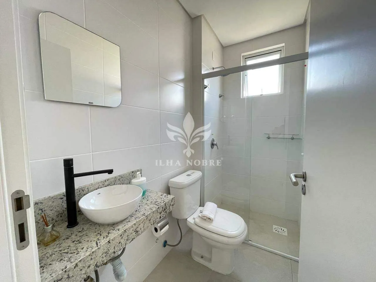 Furnished 3-bedroom apartment with 1 suite and balcony — photo 24