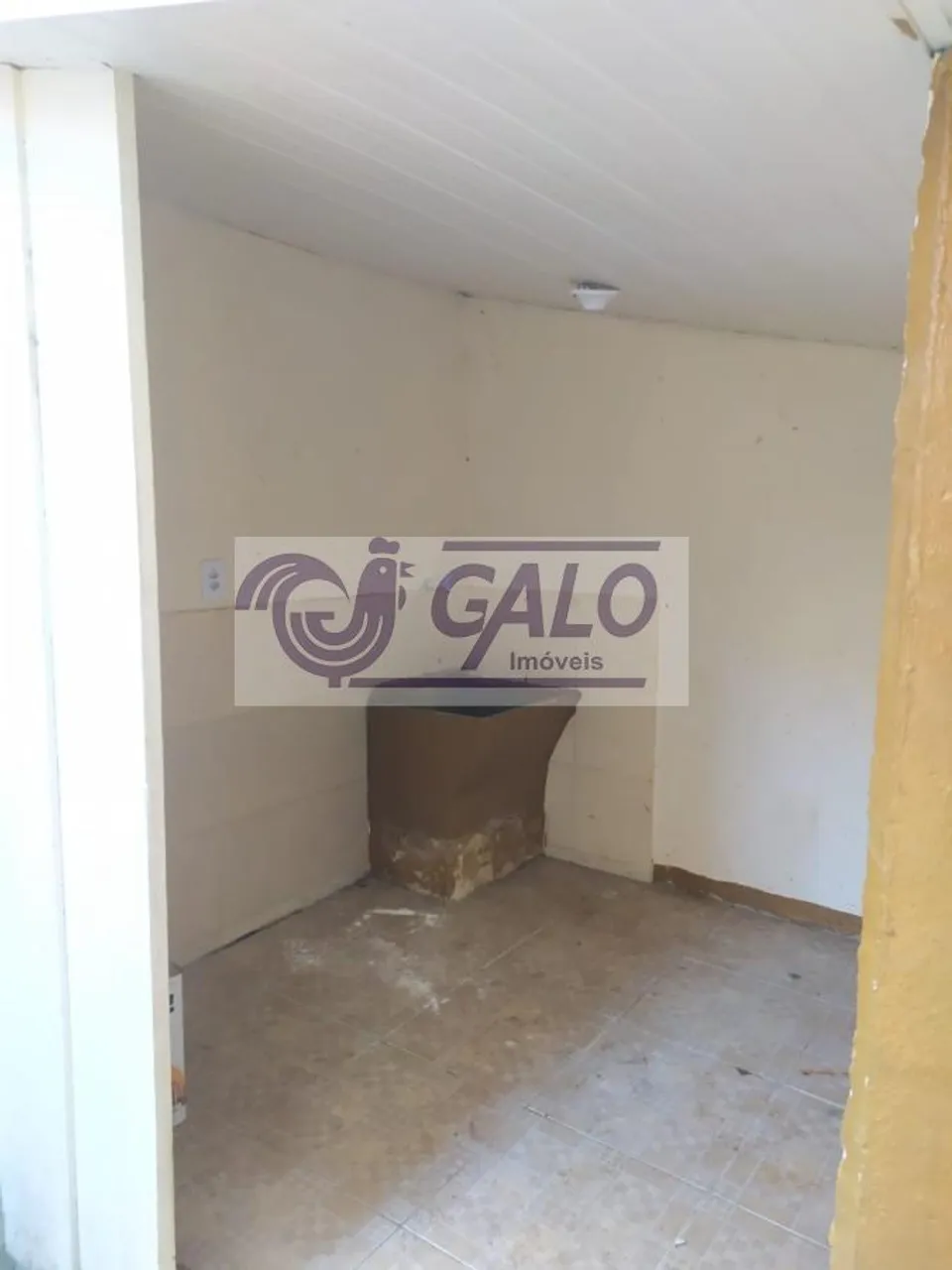 2-bedroom house with wood or laminate floors in Curitiba — photo 14