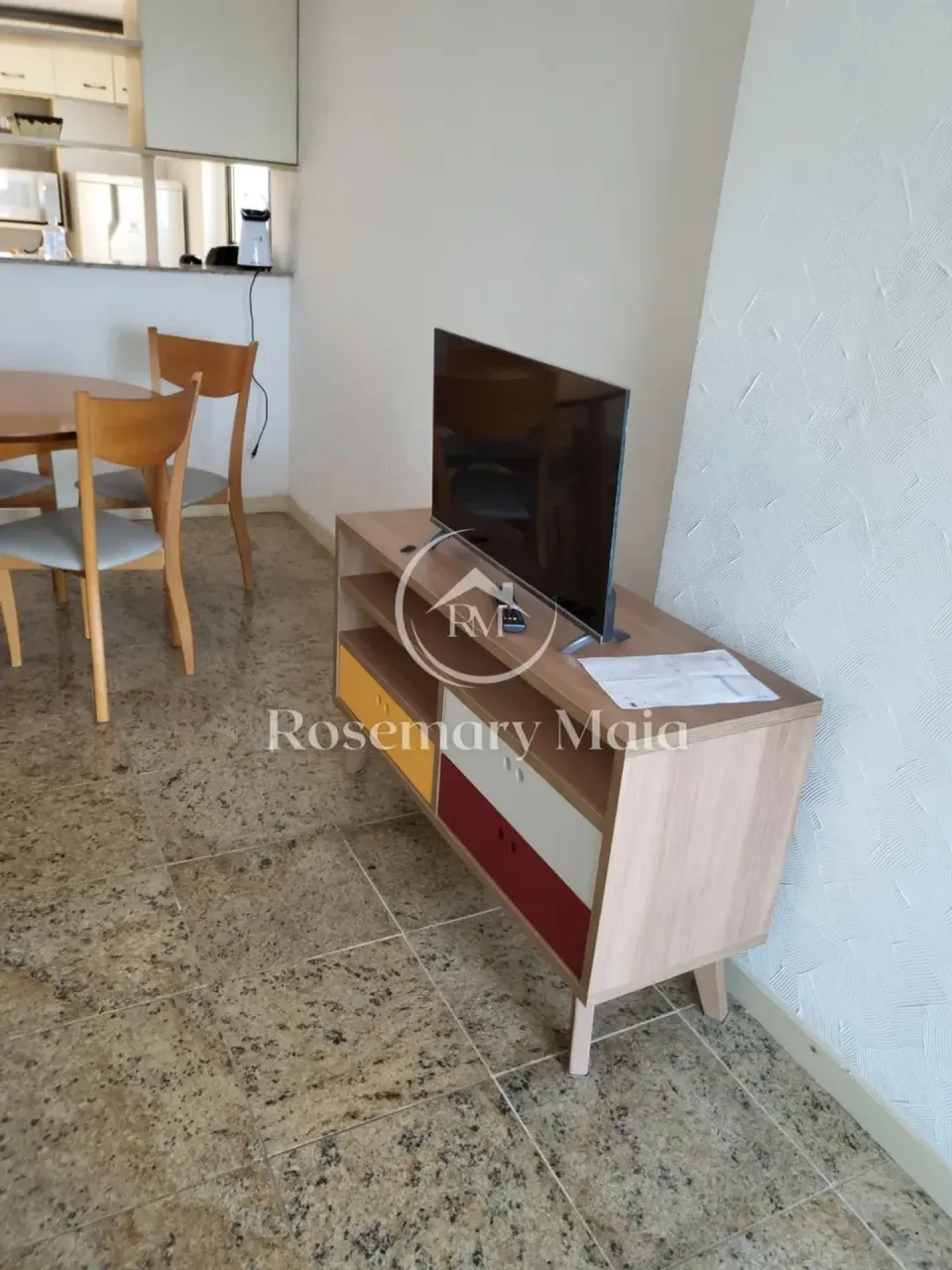 Furnished 1-bedroom apartment with open-plan kitchen — photo 7