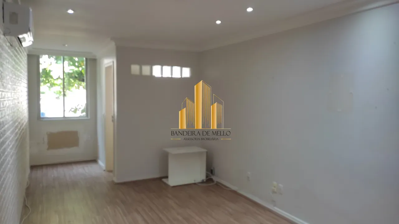 Wood or laminate floors in a 2-bedroom apartment, 80 m² — photo 13