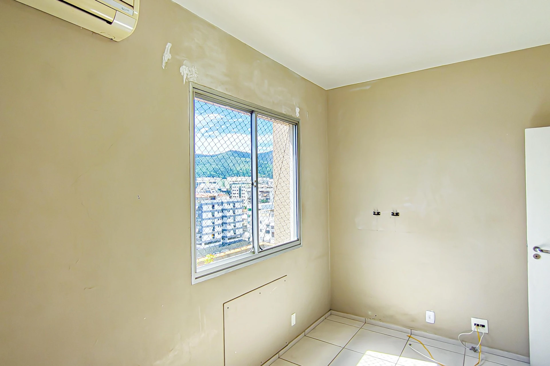 3-bedroom apartment in a building with a gym — photo 2