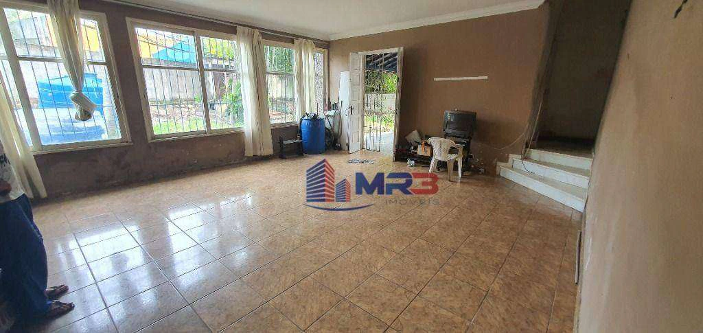 House with 1 bedroom and 1 bathroom needing renovation — photo 2