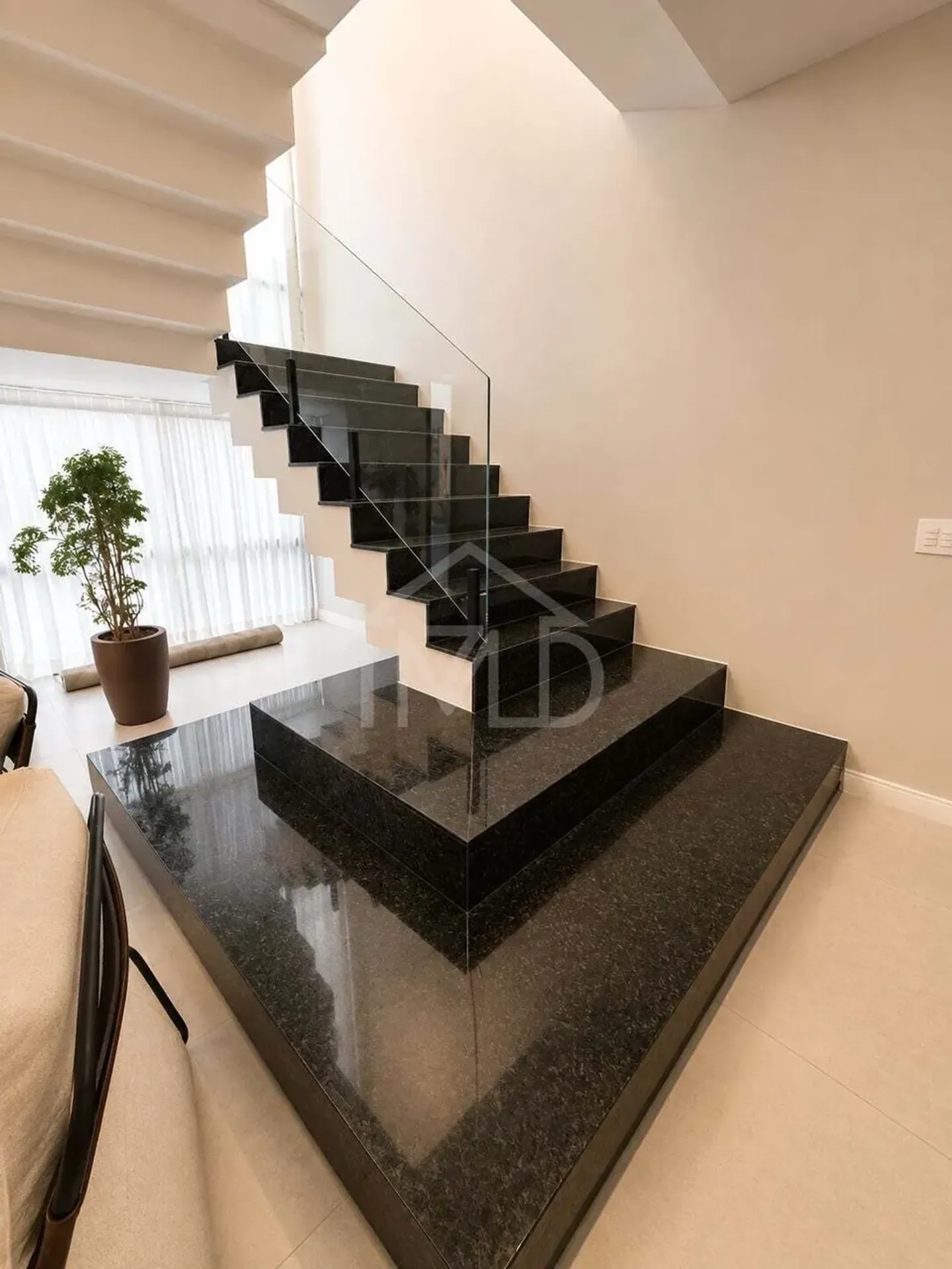 Casa mobiliada com 4 suítes e piscina, 420 m² — photo 5