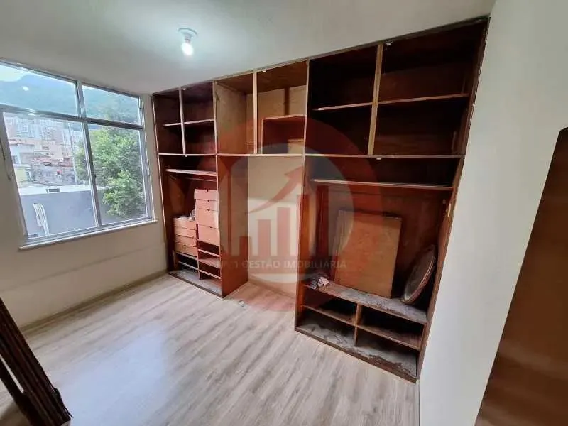 Apartment with wood floors and 2 bedrooms — photo 15
