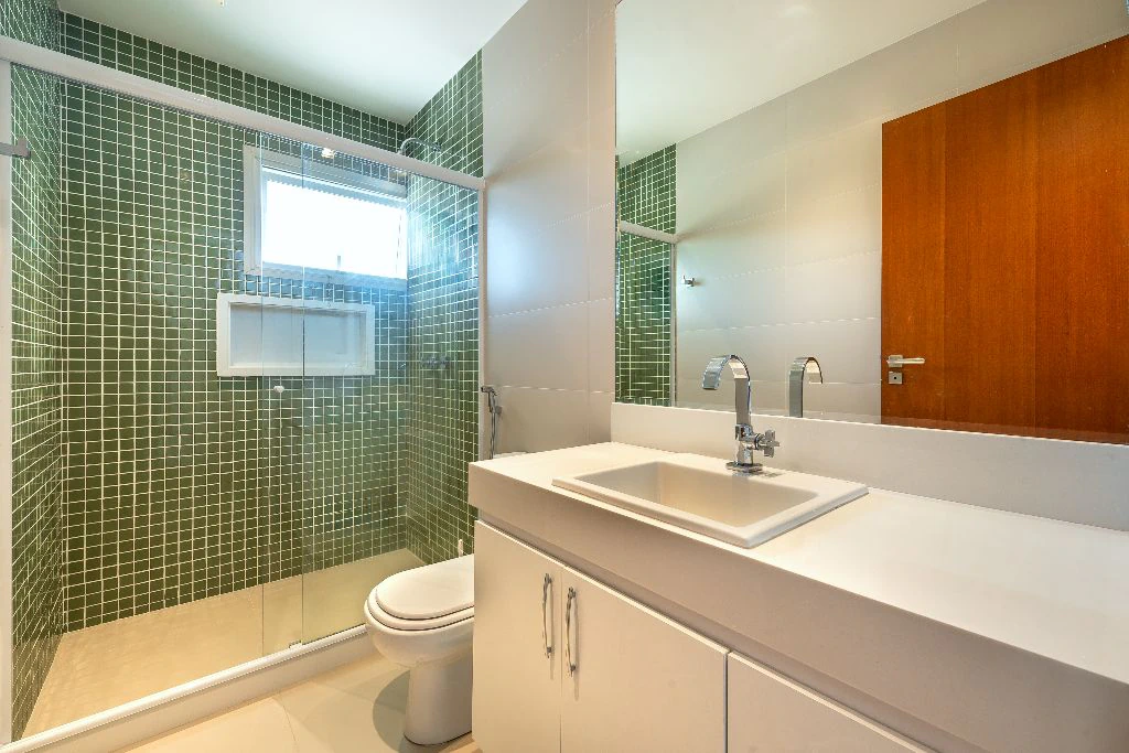680 m² house with 4 en-suite bedrooms and 7 bathrooms — photo 18