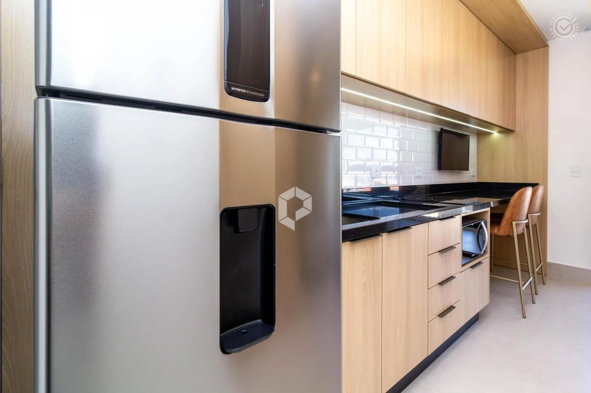 One-bedroom apartment in a building with a gym — photo 7