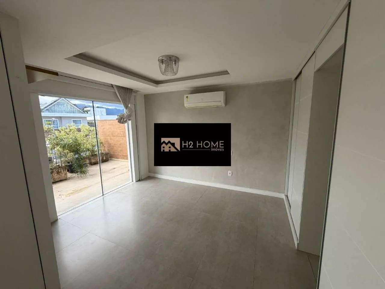 290 m² house with 4 bedrooms and 4 parking spots — photo 3