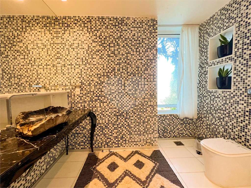 Furnished house with 5 en-suite rooms and 918 m² — photo 25