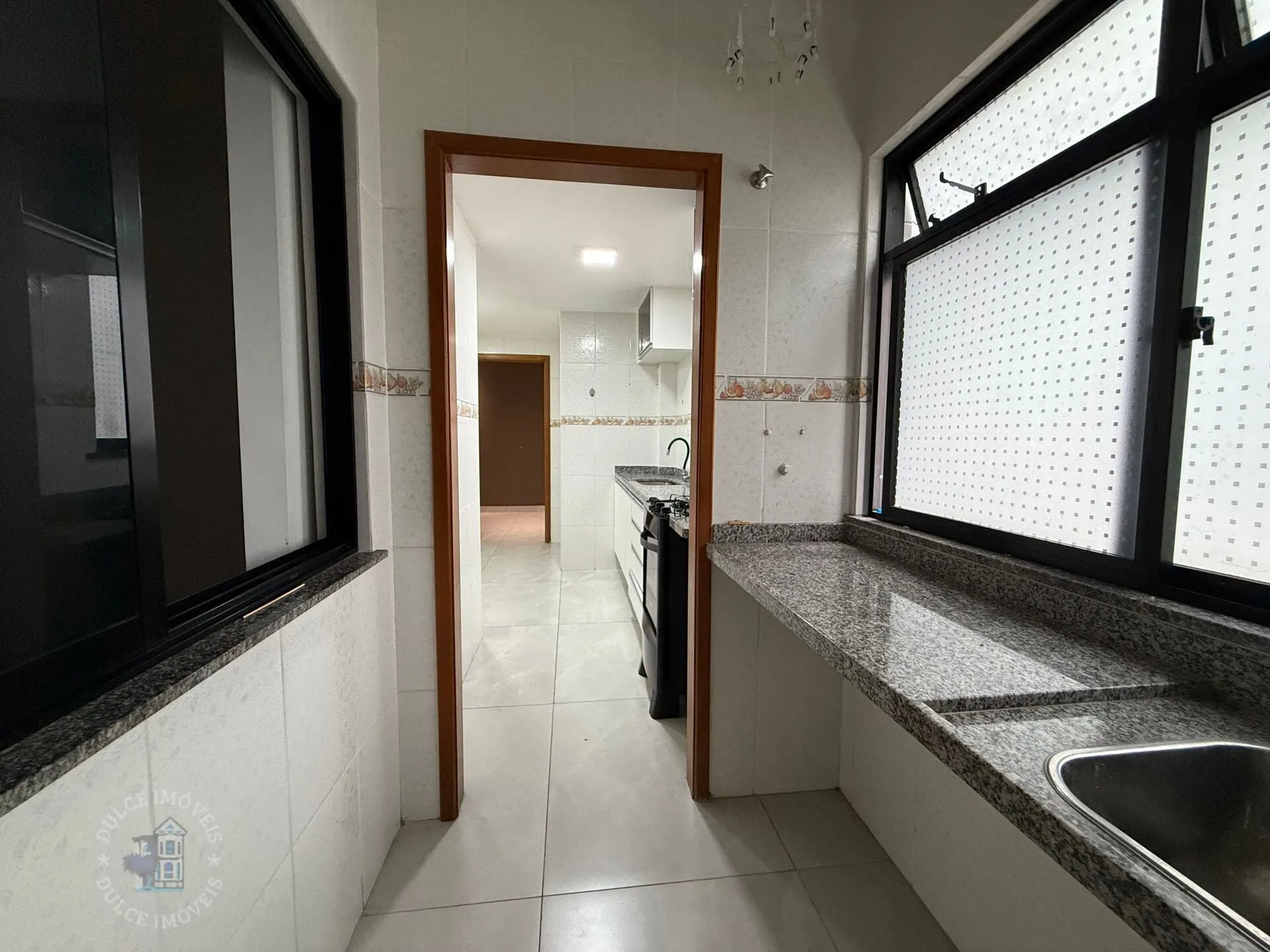 3-bedroom apartment with 1 en-suite and balcony — photo 35