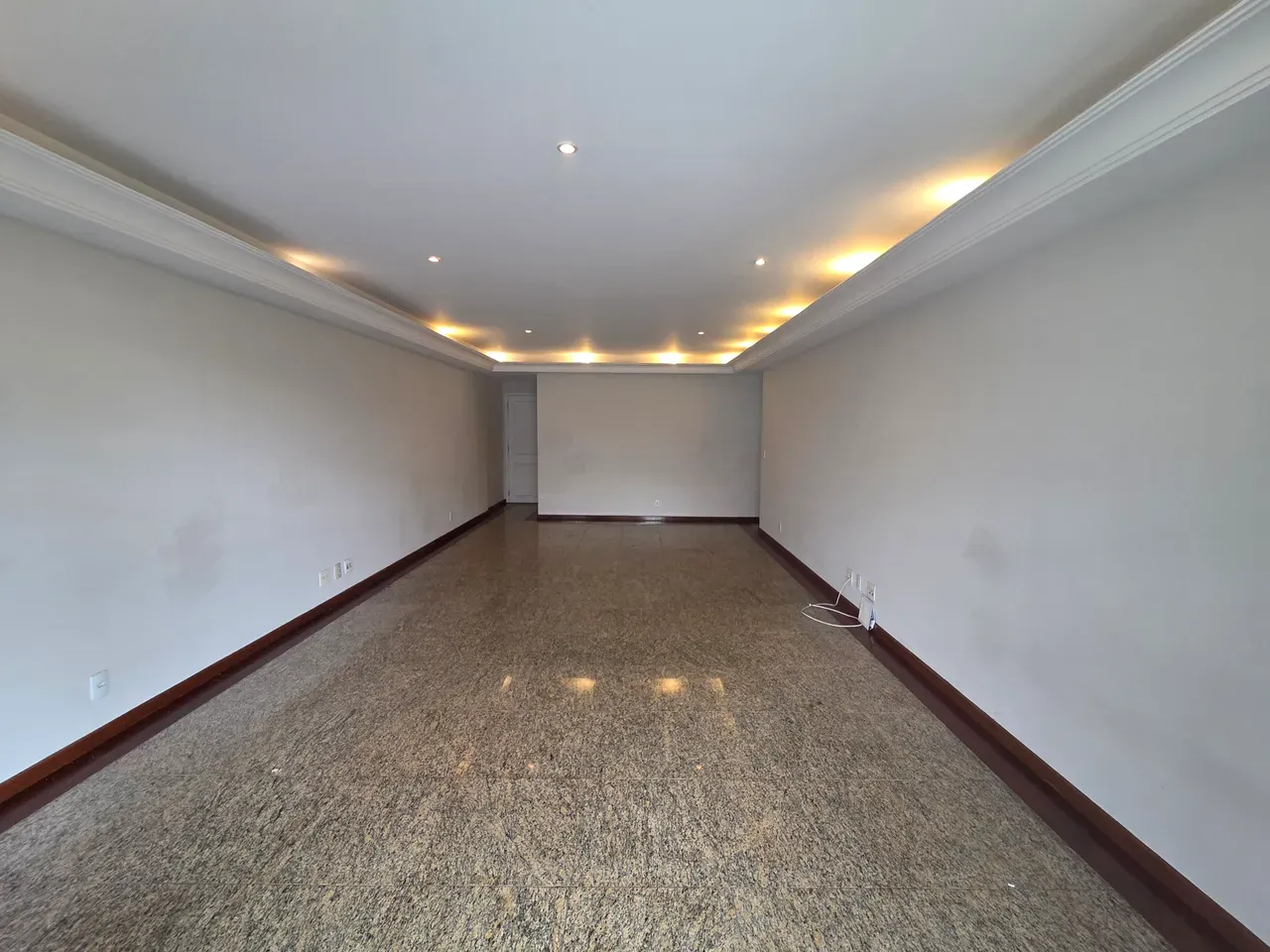 5-bedroom apartment in a building with a sauna — photo 16